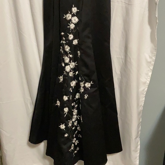 Women’s Elegant Gown - Picture 8 of 13